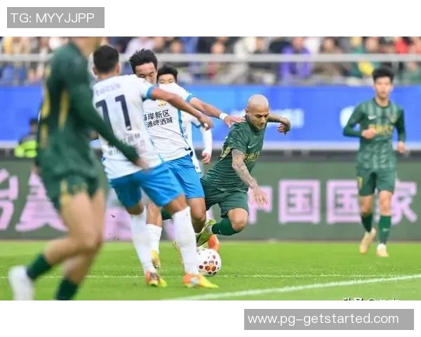 中超焦点战巴萨与本菲卡激战成平局争议判罚引发全场热议